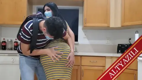 Üvey Annesinin Giydiği Jartiyeri Çok Beğendi