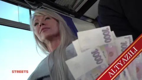 Neşeli Başlayan Sikiş Dakikalar İlerleyince Izdıraba Dönüşüyor