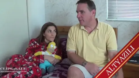 Üvey Babasının Doğum Gününü Kutlayan Oğlan Hediye Olarak Annesini Emanet Ediyor Babası Yanında Çakıyor